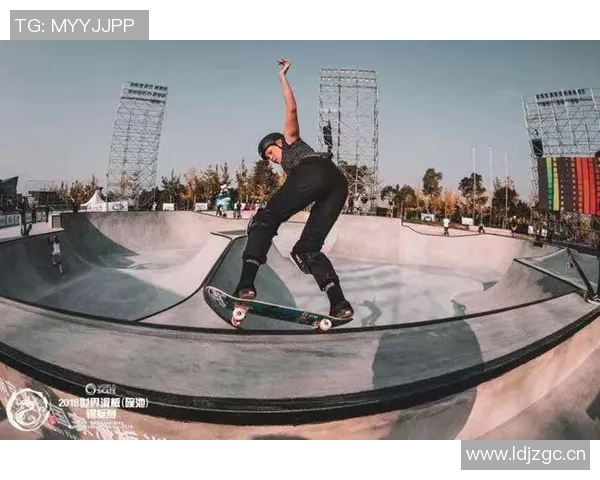 世界游泳锦标赛精彩纷呈 强者争锋见证新纪录诞生 世界游泳锦标赛精彩纷呈 强者争锋见证新纪录诞生